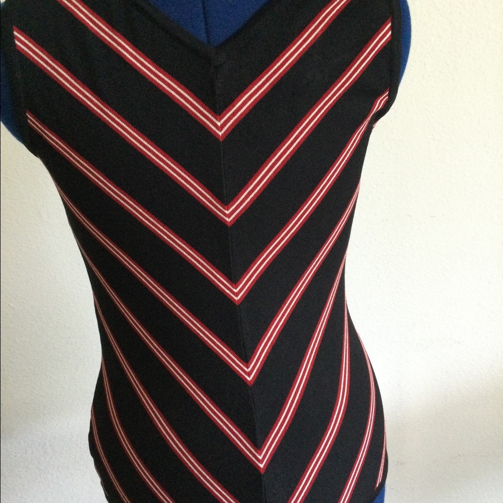 Very slimming, beautiful nearly new top - Picture 2 of 3